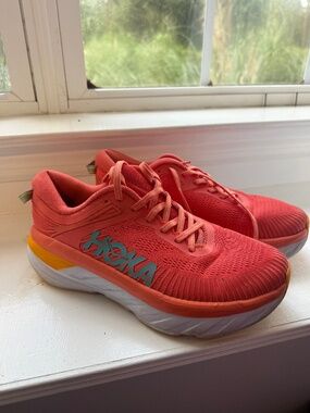 **HOKA Bondi 7 Camellia / Coastal Shade Coral Sneakers – Women’s Size 8🪸**